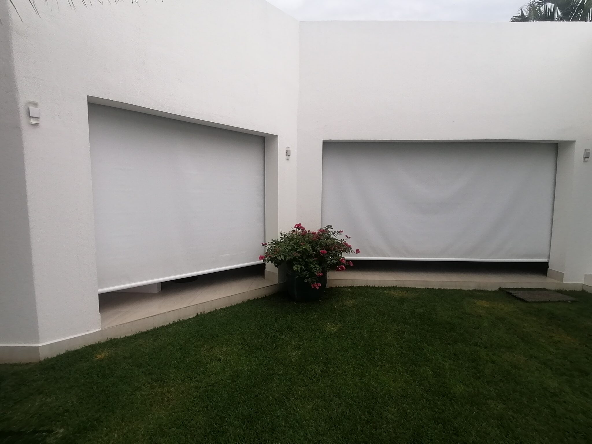 Toldo con guias laterales