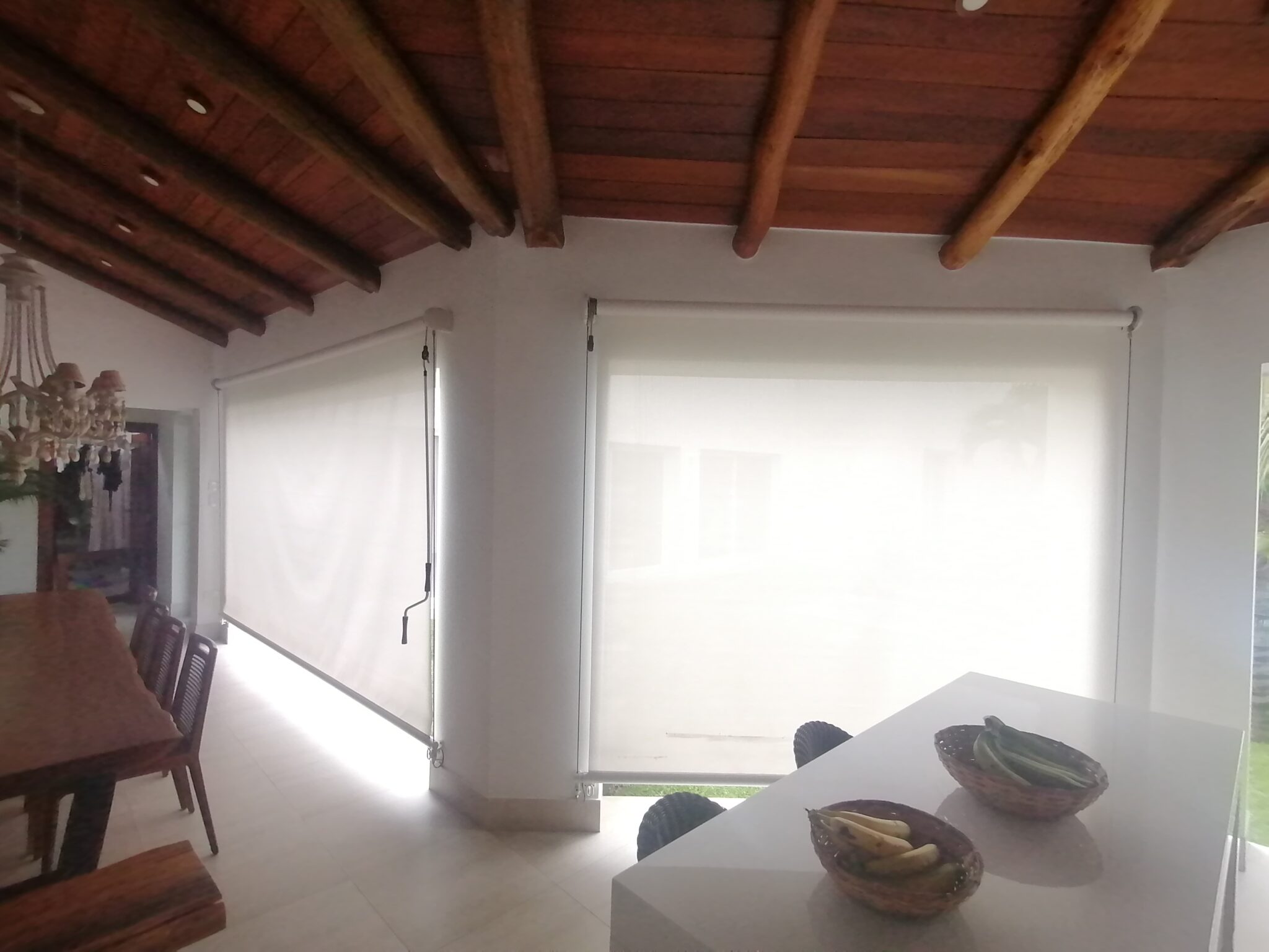 Toldo con guias laterales