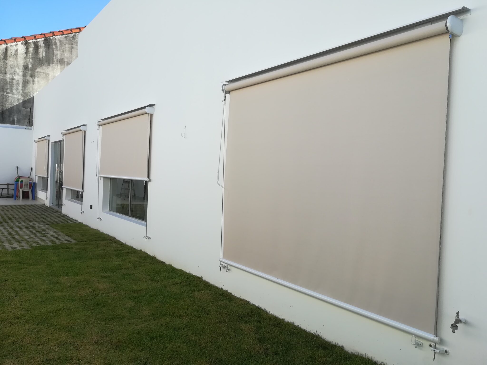 Toldo con guia lateral
